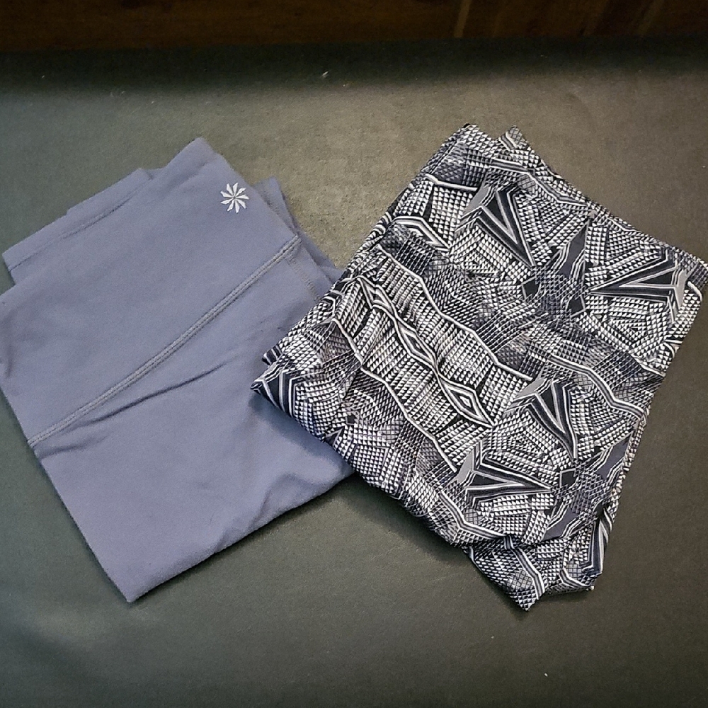 Athleta Black and White Patterned Capri Leggings & Lavendar Leggings Tote 1